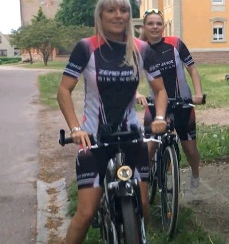 nightkiss66 Porno Video: Die Fahrradtour mit s*x-Pause !!